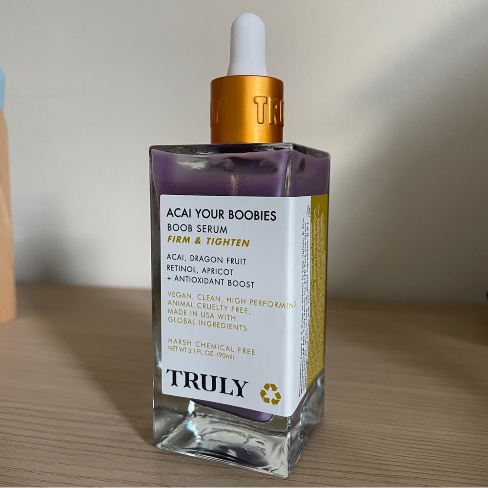 Acai Your Boobies Serum
Post-Shower Boobie Serum
3.1 Oz / 90 ml